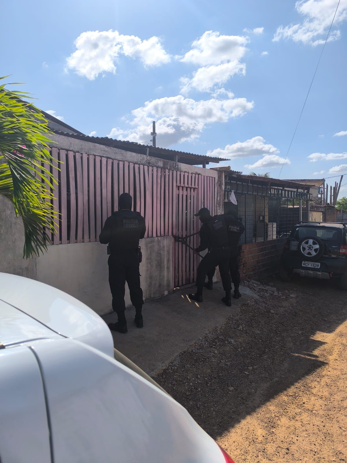 POLÍCIA CIVIL REALIZA OPERAÇÃO E CUMPRE 10 MANDADOS JUDICIAIS ORIUNDOS DE INVESTIGAÇÃO DE HOMICÍDIO DE UMA MULHER TRANS